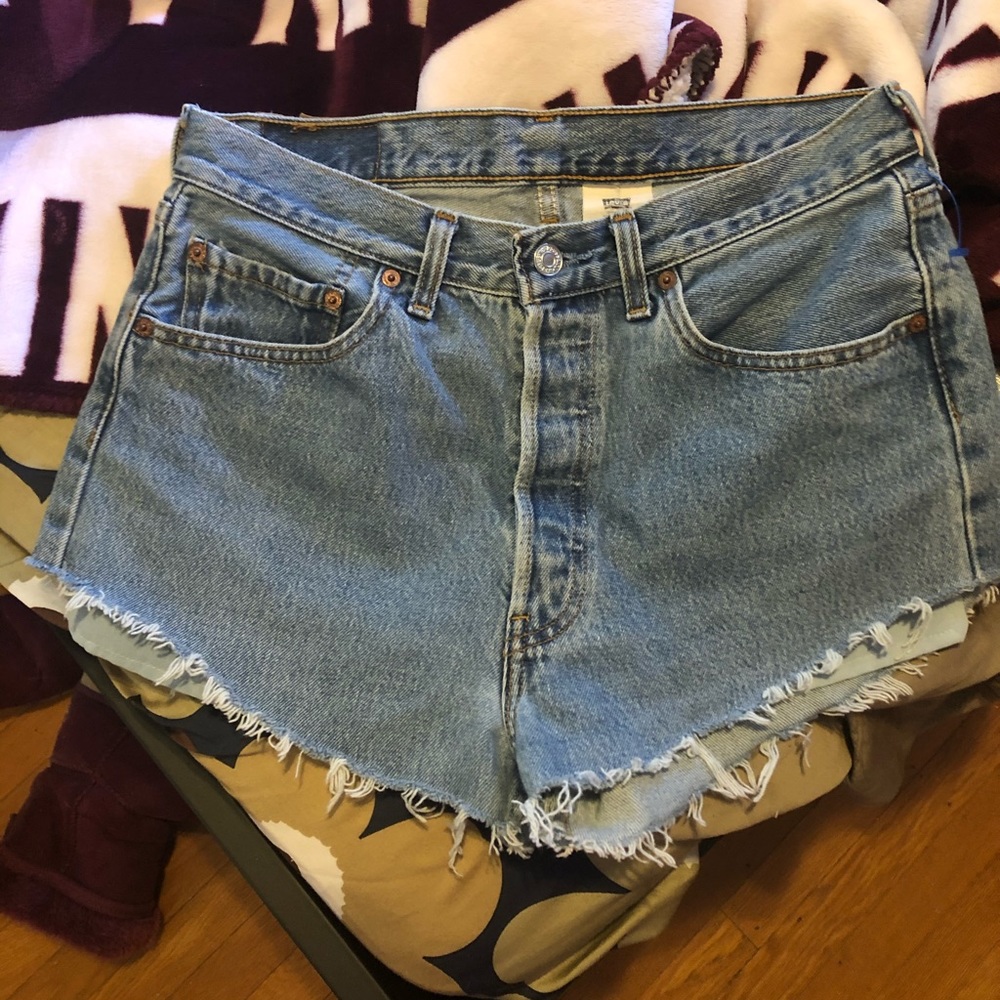 Vintage Levi’s high waisted shorts!